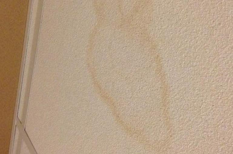 Remove Yellow Water Stains From Ceiling, How To Clean Water Stains On Ceiling Tiles