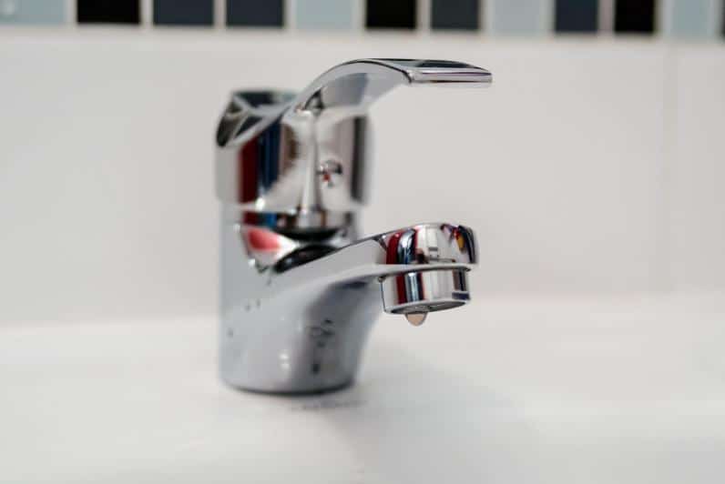 How to remove stains from faucets